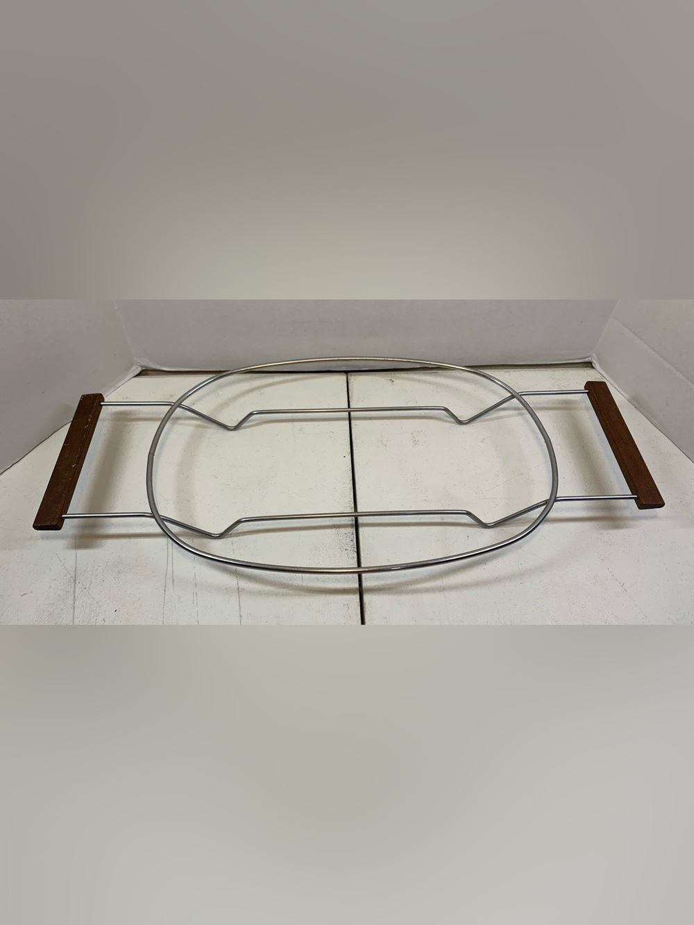 Vintage Corning Ware Serving Caddy Rack w/ Wooden Handles.             3709